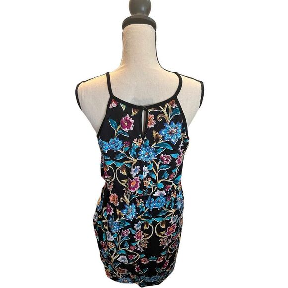 Floral dress with black backdrop, halter neck eyelet in front, longer, drop wais - Picture 4 of 4